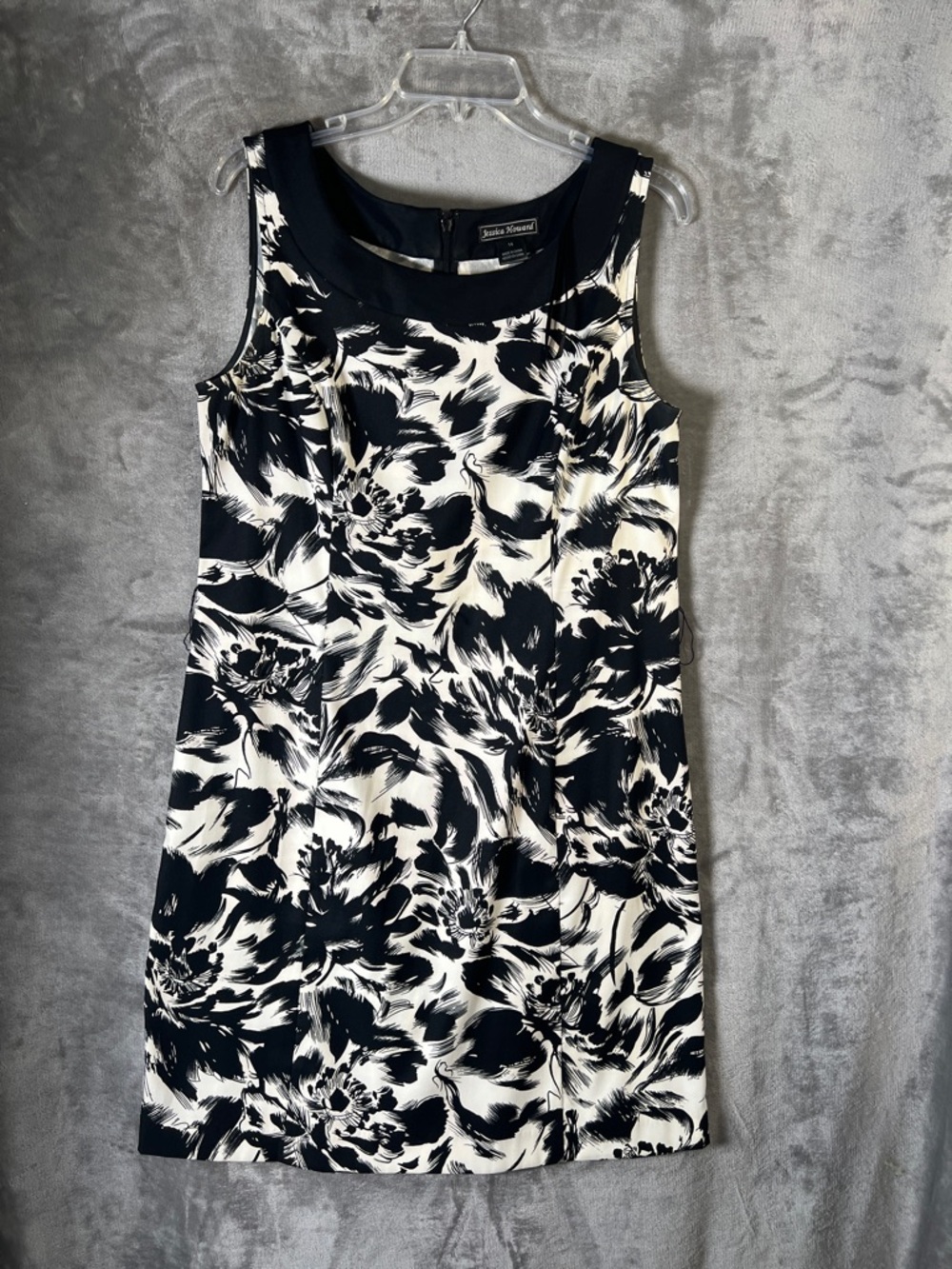 Jessica Howard Black and White Floral Sleeveless Sheath Dress